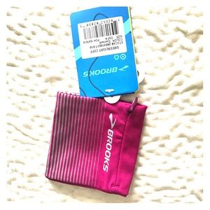 Magenta Running Cuff, Zipper for storages. NWT